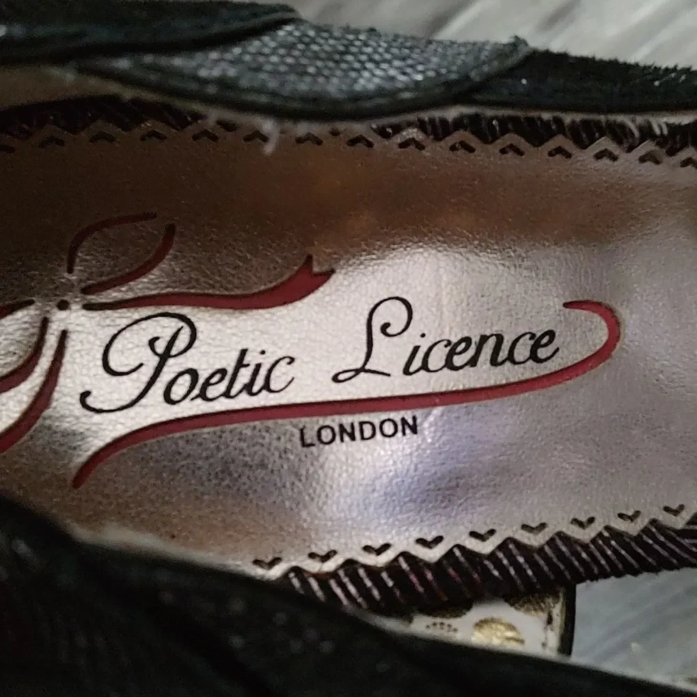 Poetic License Shoe Vintage Revival Peep Toe Pump Pink Bottom  Sz 9
